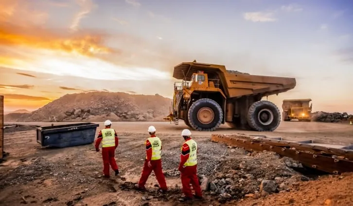 Generador de Var estático para minería