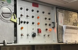 Cómo utilizar un controlador automático de factor de potencia